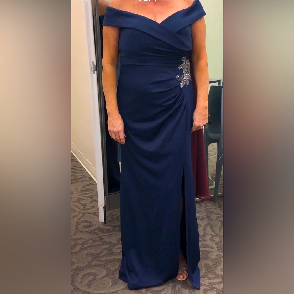 Beautiful gown, like new! Very flattering and elegant
